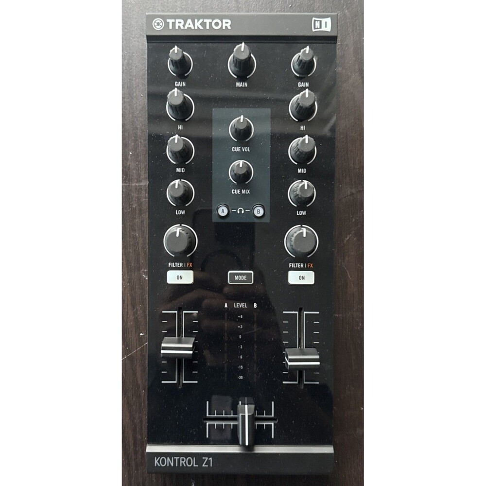 Native Instruments Traktor Kontrol Z1 DJ Mix Controller